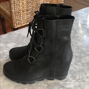 Sorel black leather waterproof boots! Size 6.5